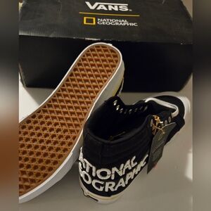 NWT National Geographic Vans Size M 9.5 W 11